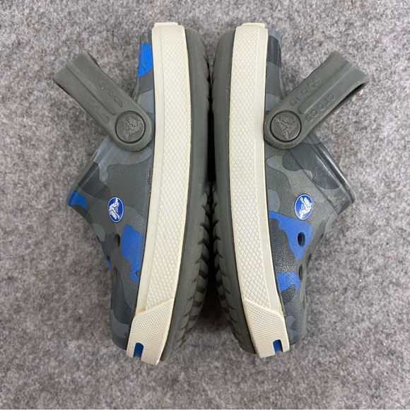 CROCS Classic Clog in Blue & Gray Camo Child Size 6/7 - Picture 7 of 7